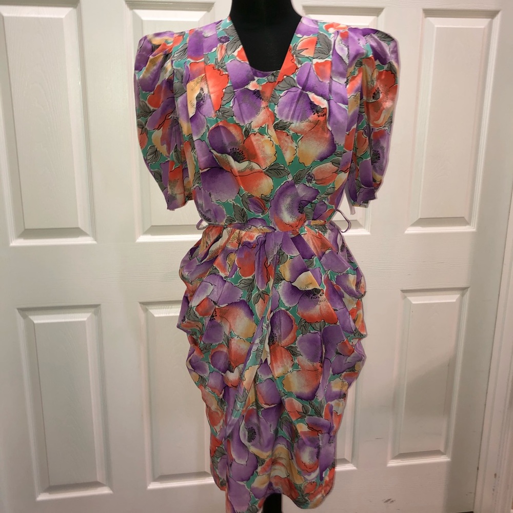 Floral vintage tulip wrap dress size small medium